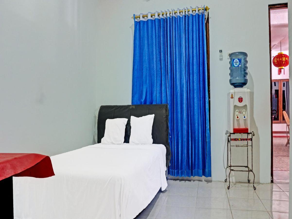 Oyo 91416 Puri 88 Homestay Kupang  Exterior photo